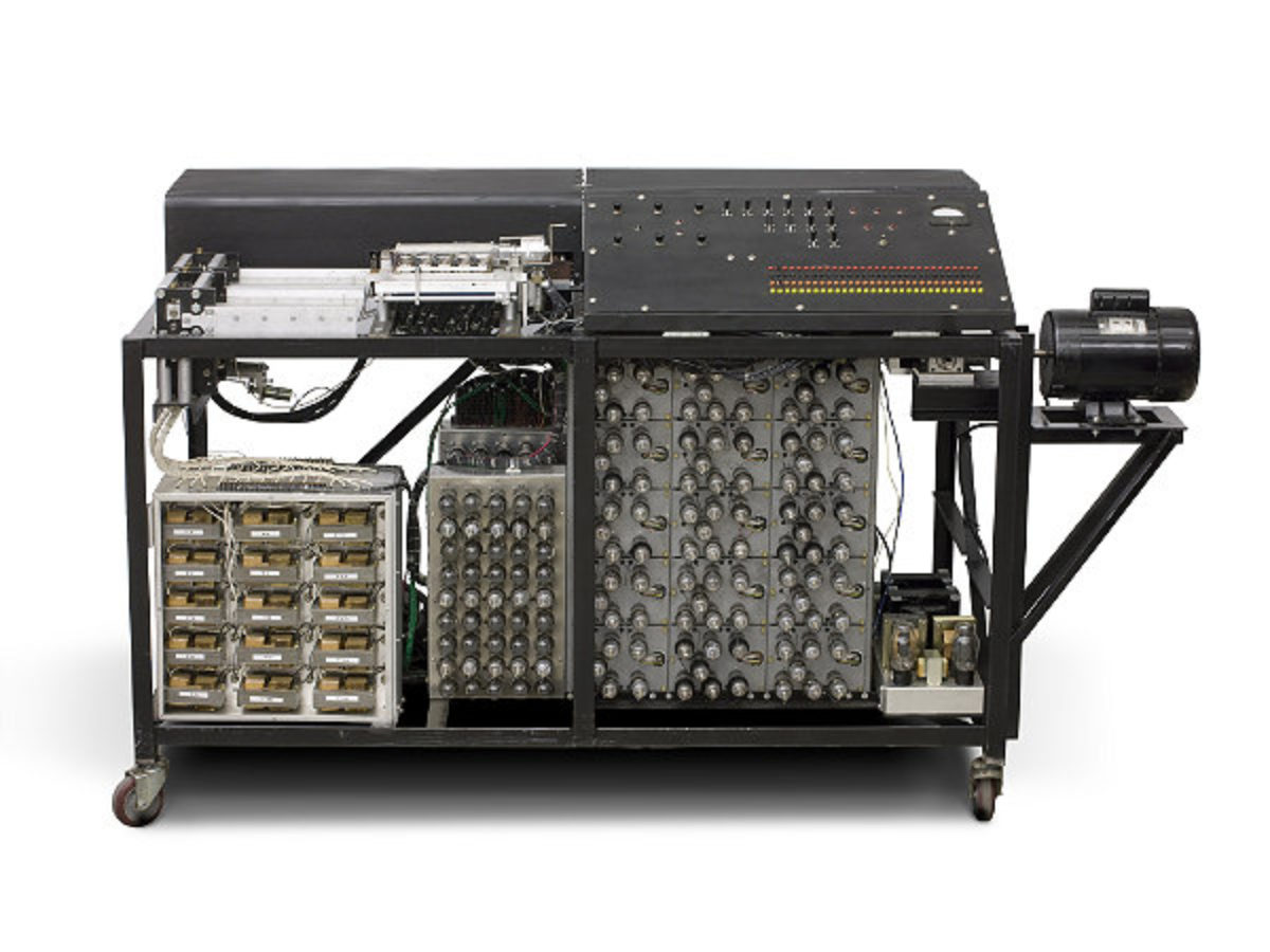 1942г. АВС(Atanasoff-Berry Computer).